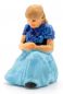 Preview: Frau Mädchen knieend, Modellbahnfigur handbemalt, Spur 0 (Null), 1:45