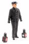 Preview: Reichsbahner mit Laternen, Modellbahnfigur handbemalt, Spur 0 (Null), 1:45