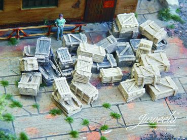 Preview: Alte Holzkisten hell und dunkel, je 16 Stück, Spur H0, 1:87