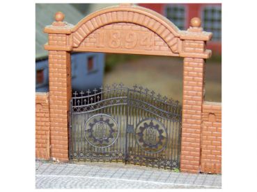 Preview: Altes Werkstor, Bausatz für 2 Stück, Spur Z, 1:220