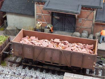Preview: Bauschutt Trümmer ziegelrot, 75g, Spur 0 (Null), 1:45