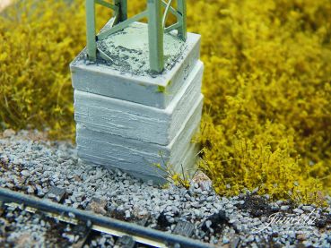 Preview: Betonsockel für Oberleitungsmasten (Ausgleichsockel) klein, 15 Stück, Spur H0, 1:87