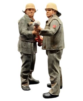 Preview: Feuerwehrmann BRD C-Rohr, 2 Modellbahnfiguren handbemalt, Spur 0 (Null), 1:45