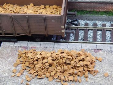 Preview: Masseln Metallbarren Schrott, rostig magnetisch, 150g, Spur 0 (Null), 1:45