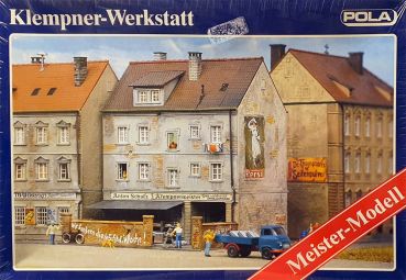 Stadthaus mit Klempner-Werkstatt und Fahrzeug, POLA 164, Spur H0, 1:87
