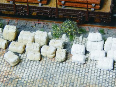 Preview: Rohstoffballen weiß und beige, je 20 Stück, Spur H0, 1:87