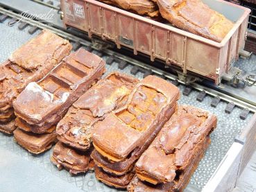 Preview: Schrottautos DDR Ostblock, rostig Echtrost, 12 Stück, Spur H0, 1:87