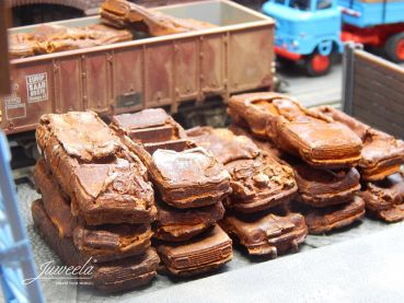 Preview: Schrottautos DDR Ostblock, rostig Echtrost, 12 Stück, Spur H0, 1:87