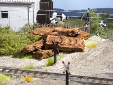 Preview: Schrottautos DDR Ostblock, rostig Echtrost, 18 Stück, Spur TT, 1:120