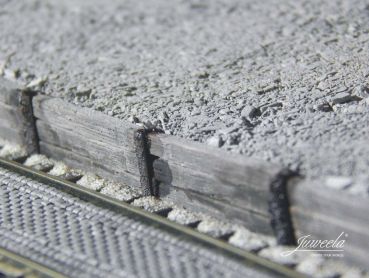 Schüttbahnsteig mit Holzschwellen und Gleisprofil, Spur H0, 1:87