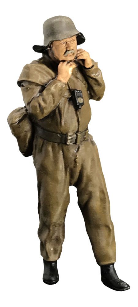 Feuerwehrmann DDR Helm zu, Modellbahnfigur handbemalt, Spur 0 (Null), 1:45