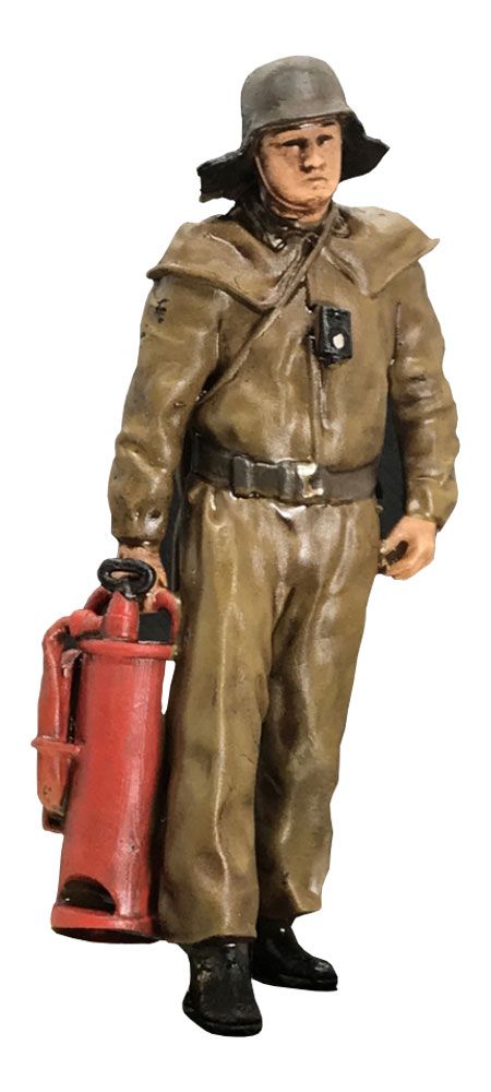 Feuerwehrmann DDR mit Spritze, Modellbahnfigur handbemalt, Spur 0 (Null), 1:45