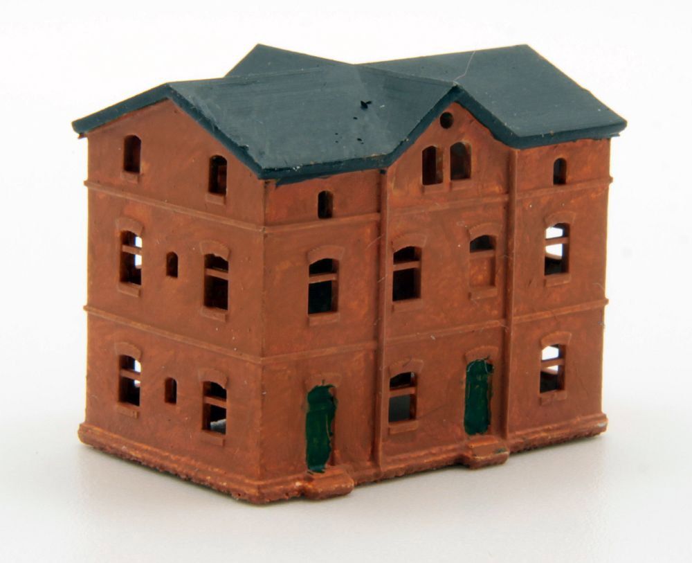 Landbahnhof bemalt, Spur T, 1:450