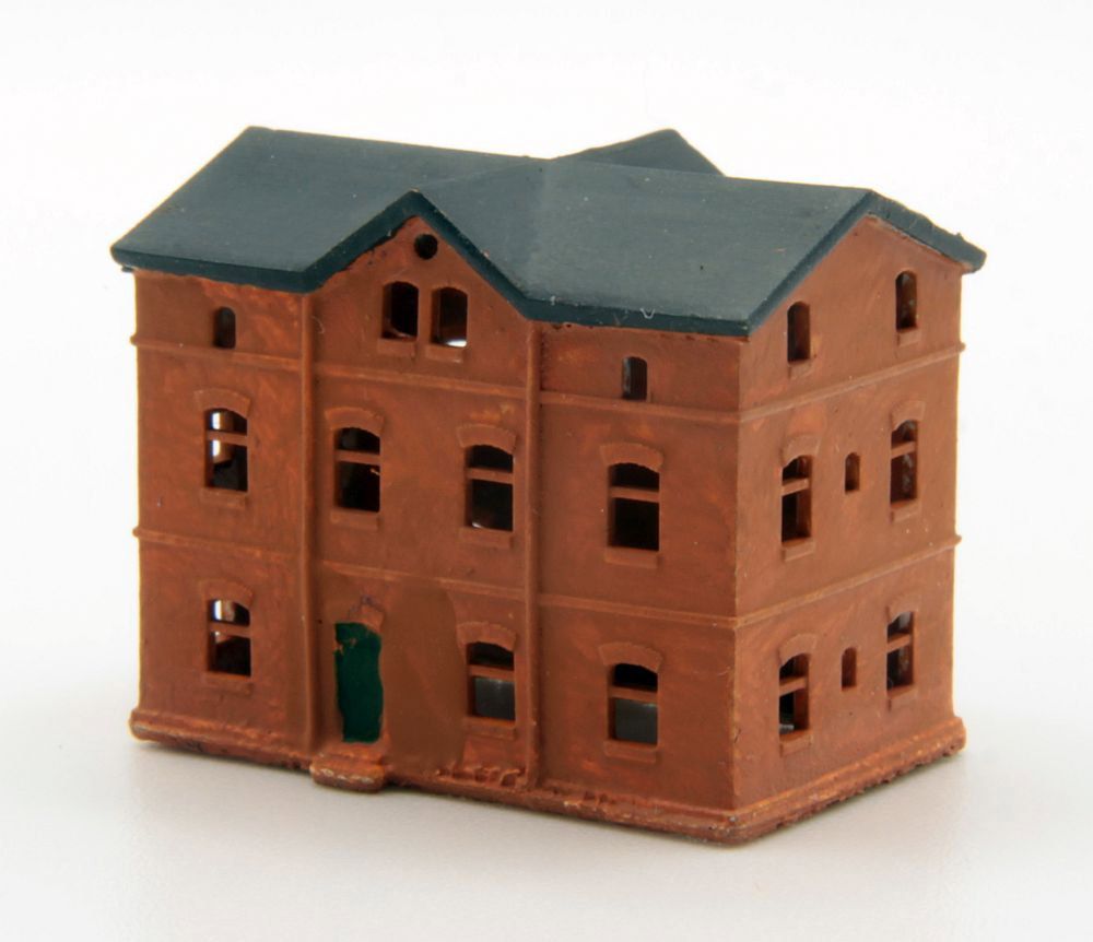 Landbahnhof bemalt, Spur T, 1:450