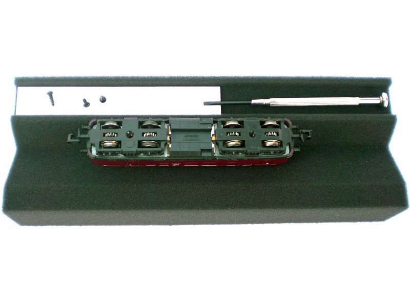 Lokliege Wartungsliege mit Ablagemöglichkeit, Spur N (1:160), Z (1:220)