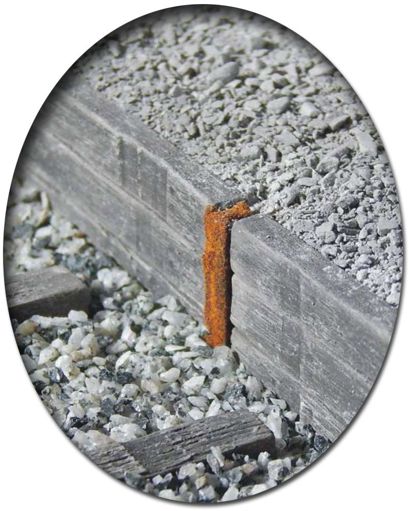 Schüttbahnsteig mit Holzschwellen und Gleisprofil, Spur 0 (Null), 1:45