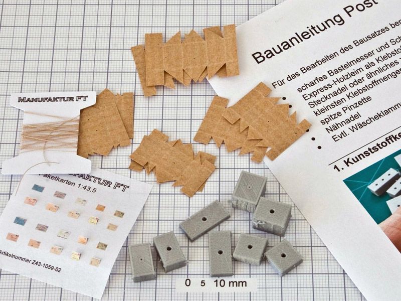 Set Postpakete, Bausatz für 8 Stück, Spur 0, 1:43